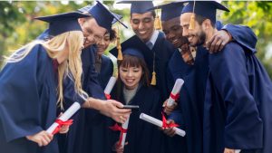 A Guide to Online Bachelor Degrees for International Students in 2024